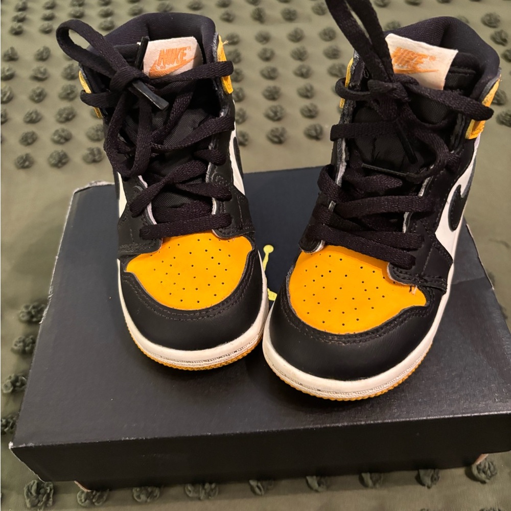 JORDANS SNEAKERS